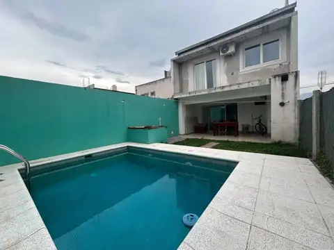 Venta duplex Estacion Alvarado pileta y cochera