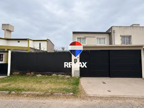Venta duplex Estacion Alvarado pileta y cochera