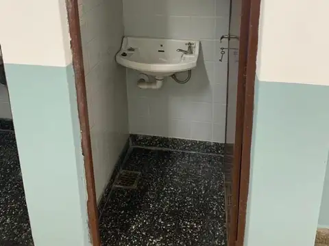 LOCAL COMERCIAL/DEPÓSITO A LA CALLE DE 50 METROS 