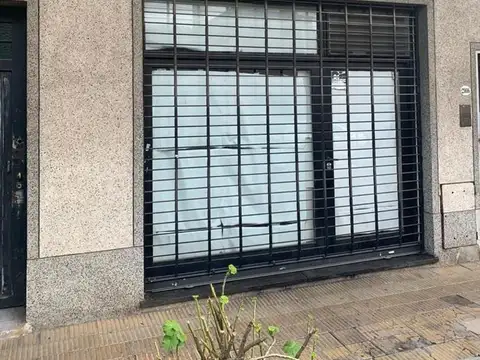 LOCAL COMERCIAL/DEPÓSITO A LA CALLE DE 50 METROS 
