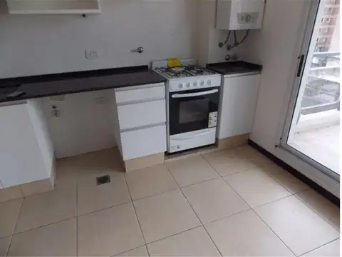 ALQUILER DE UN DORMITORIO CON COCHERA