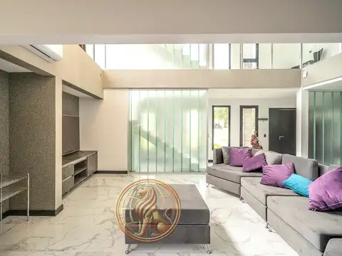 Casa 7 ambientes con 5 baños