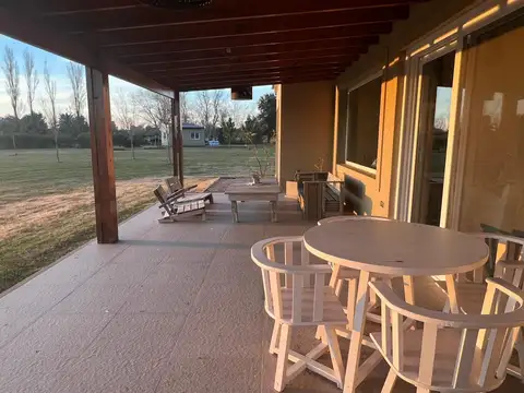 Casa en Venta . El Aduar , entorno de campo y la serenidad del rio.