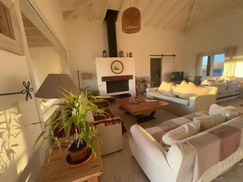 Casa en Venta . El Aduar , entorno de campo y la serenidad del rio.