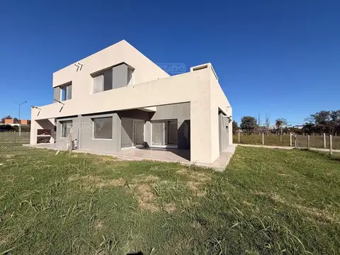 Casa en Venta en Pilar del Este - Casas del Este, USD 120.000