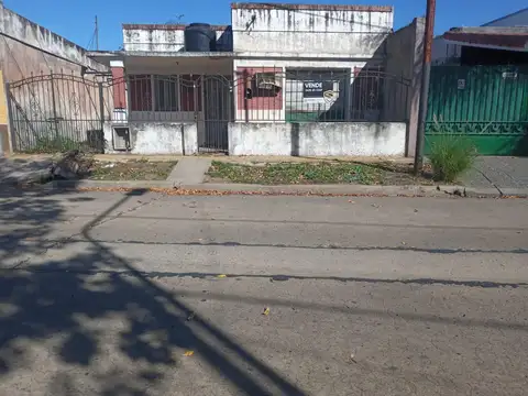 VENTA - Casa a refaccionar 3 dormitorios - San Lorenzo, Santa Fe.