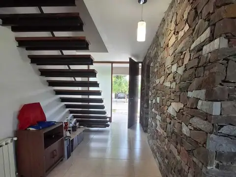 Casa en Alquiler con 1 cochera