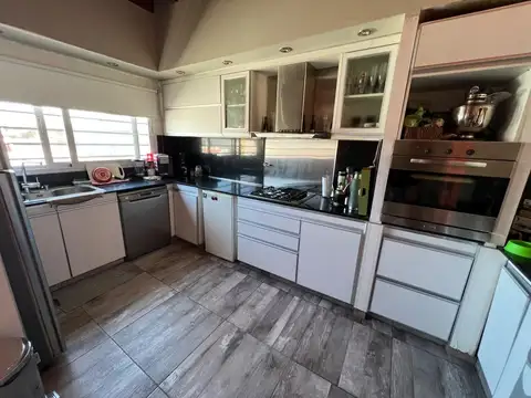 Depto Tipo Casa 4 ambientes con 2 baños