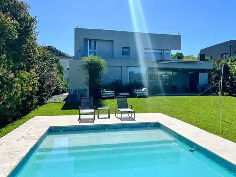 Casa en Alquiler en San Sebastian, USD 3.500