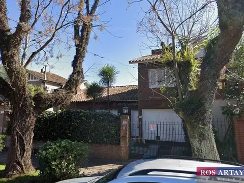 Casa en alquiler c/ cochera en Acassuso