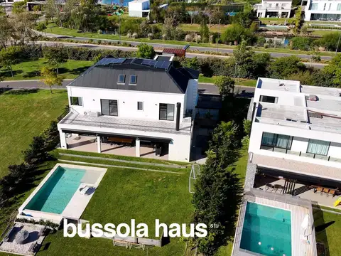 Casa 8 ambientes con 8 baños