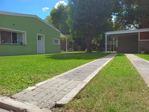 Casa en Venta con 3 cocheras