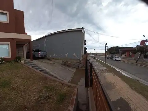 Casa en venta - 5 dormitorios 4 baños - cochera y depto - 400 mts2 - San Clemente Del Tuyú