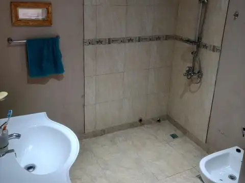 Casa en Venta con 4 cocheras