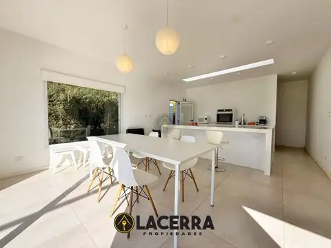 Casa 3 ambientes con 2 baños