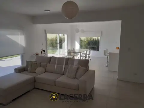 EXCELENTE CASA | 3 AMB. | BARRIO SAN SEBASTIAN - ÁREA 1