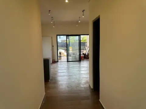 Casa en Venta en Pilar del Este - San Ramon, USD 198.000