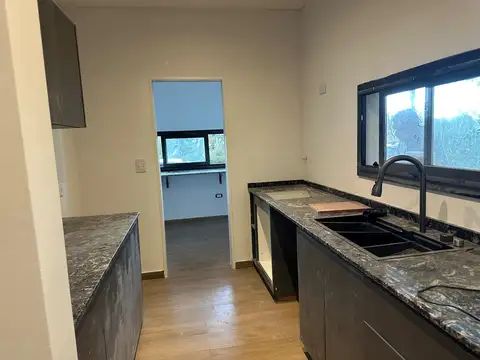 Casa 4 ambientes con 3 baños