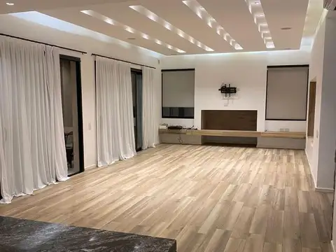 Casa 7 ambientes con 5 baños