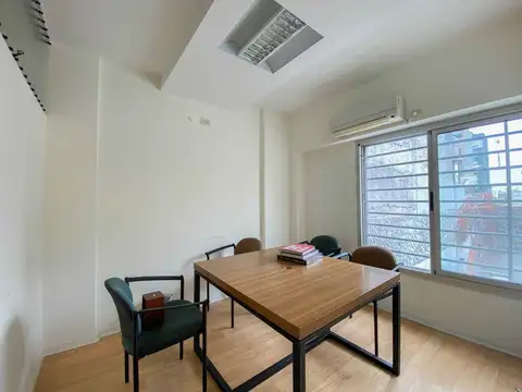 Oficina Venta Luminosa Con Cochera con Renta