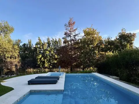 Casa 11 ambientes con 5 baños