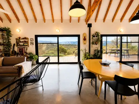 SE VENDE CASA DE DISEÑO EN VILLA GENERAL BELGRANO