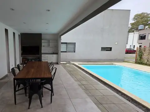 Casa 3 ambientes con 2 baños