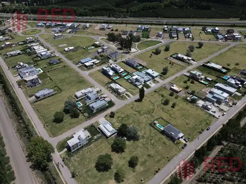 VENDE TERRENO EN BARRIO PRIVADO CINCO SALTOS