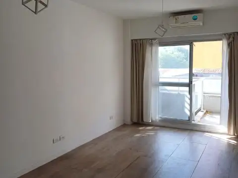 EXCELENTE MONOAMBIENTE CON BALCON, TODO LUZ. PISCINA TERRAZA CON PARRILLA  LAUNDRY Y SUM