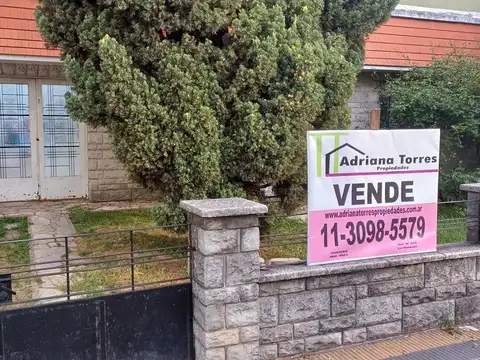 Casa 5 ambientes con 2 baños