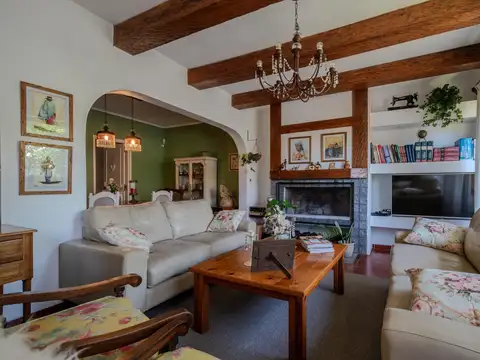 Casa en Venta con 3 cocheras