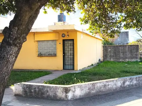 VENTA CASA ESQ DOS DORMITORIOS PATIO APTO CREDITO