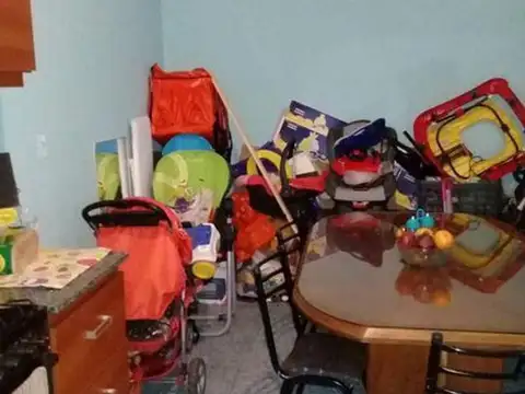 Casa de10 ambi en Alquiler  en Pompeya.Necesita arreglos.