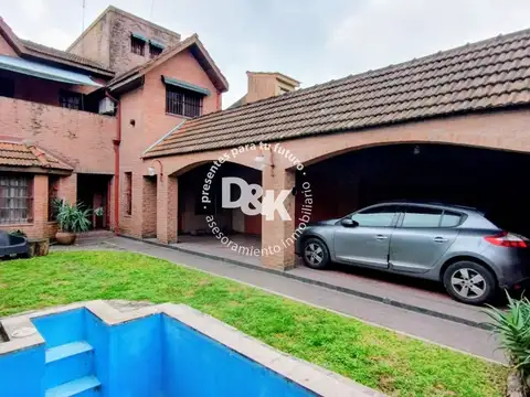 Casa duplex en venta de 3 dormitorios en Barrio Malvinas Boulogne