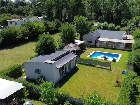 Casa en Venta con 2 cocheras