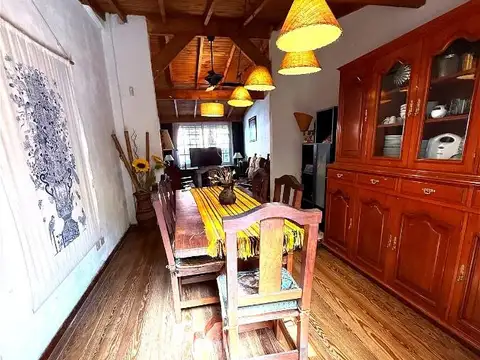 Casa 4 ambientes con 2 baños