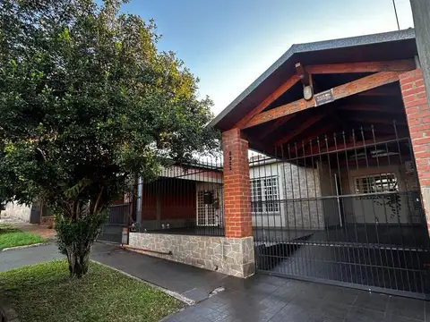C1103 - CASA REMODELADA EN VENTA Z/ AV. FANGIO