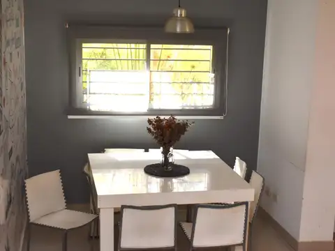 Casa en Alquiler con 5 cocheras