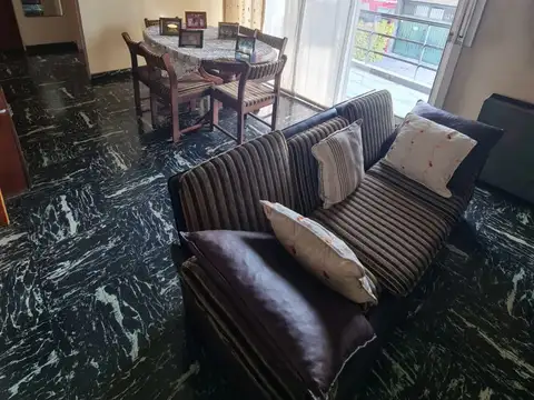 Depto Tipo Casa 4 ambientes con 2 baños