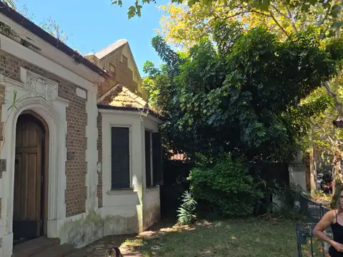 Casa 6 ambientes con 2 baños