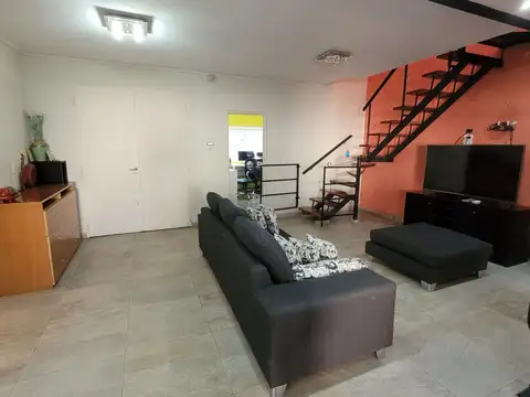 OPORTUNIDAD VENTA CASA 6 AMBIENTES ESCUCHA OFERTA