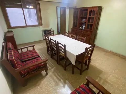 3 AMB 51 MTS TOT, A RECICLAR, INTERNO C/LUMINOSIDAD, COCINA INDPTE,BAÑO COMPLETO, EXCELENTE UBICACIÓN