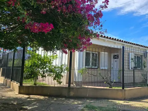 VENTA CASA 3 AMBIENTES CON COCHERA EN QUILMES