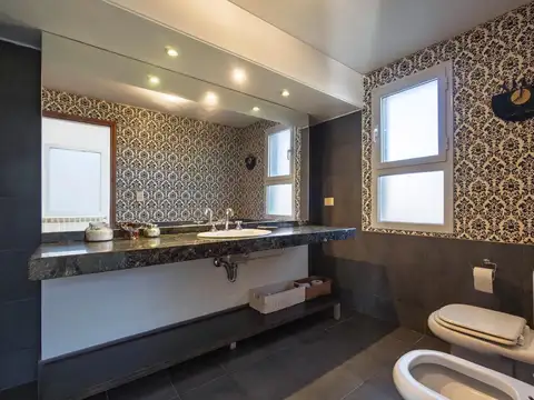 Casa 6 ambientes con 3 baños