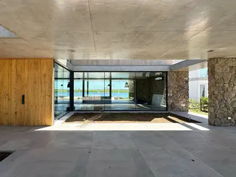 Casa en Venta con 3 cocheras