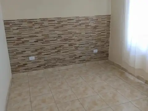 Casa 3 ambientes con 1 baño