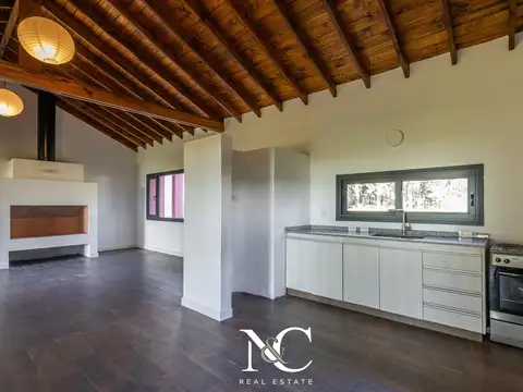 Casa 4 ambientes con 2 baños