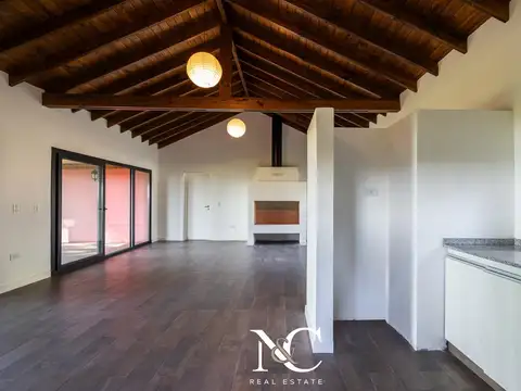 Casa 4 ambientes con 2 baños