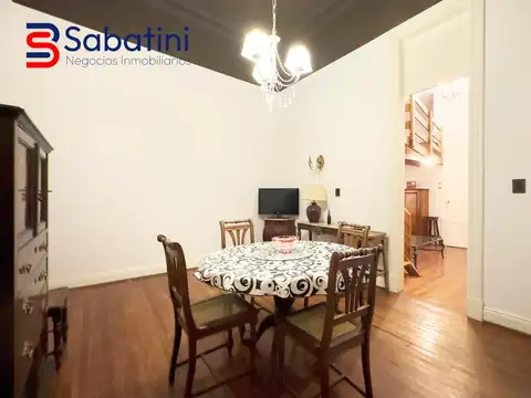 Venta PH de 4 Ambientes con patio y techos doble altura en Recoleta