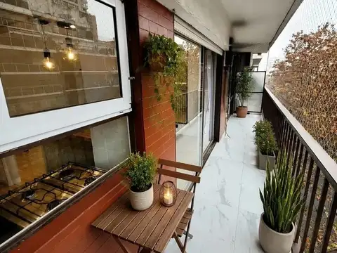 EXCELENTE DEPARTAMENTO DE 2 AMBIENTES CON BALCÓN AL FRENTE
